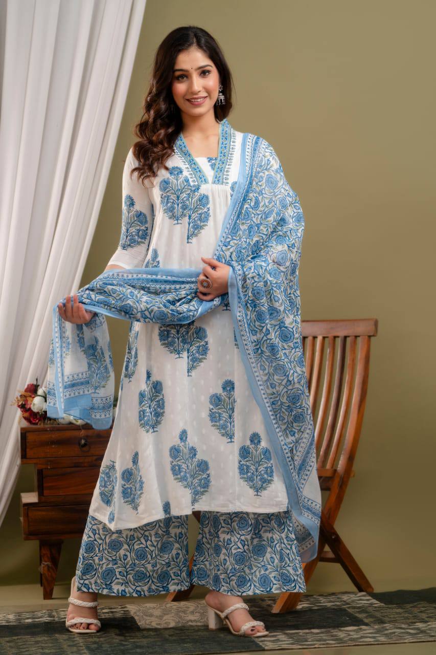 Beautiful Kurti kali Style Malmal Dupatta Plazzo Set For All Day Comfort And Elegant Look